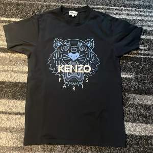 Kenzo t-shirt använd fåtal gånger dock till ett superpris!!