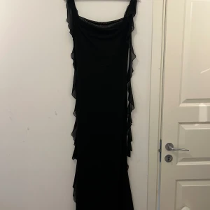 Svart klänning  - Endast provad, stretchigt och skönt material. Fanns bara bilder på i grönt men är precis likadan🫶