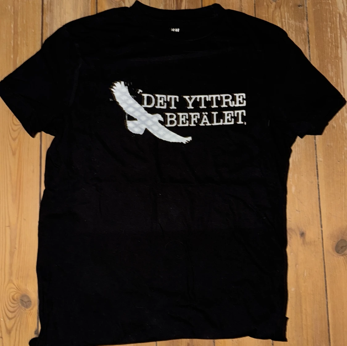 4. Svart Det Yttre Befälet T-shirt S
