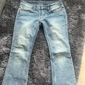 Lågmidjade jeans från brandymelville som nästan aldrig är använda! Super snygga jeans som tyvärr blivit för små för mig!