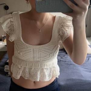 Gullig sommar topp - En créme färgad topp, perfekt till sommaren, inga täcken på användning