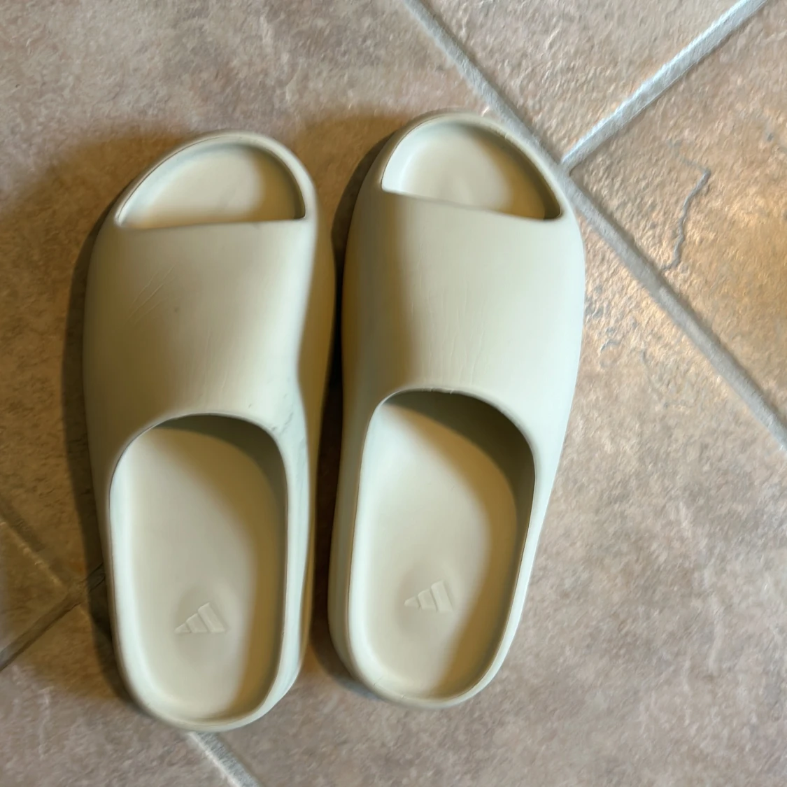 Yeezy slides - 91