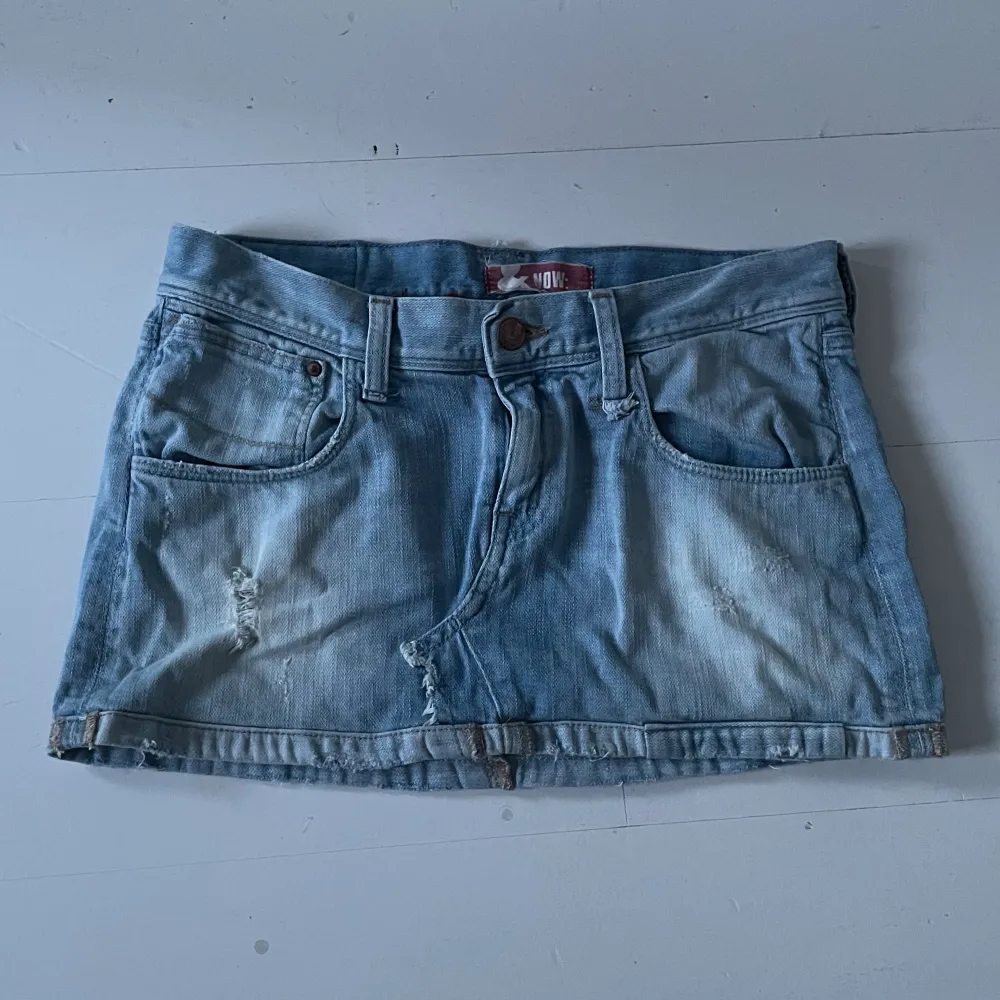 Jätte snygg jeans kjol från H&M, tyvärr för liten på mig. Skriv vid frågor!🤍. Kjolar.