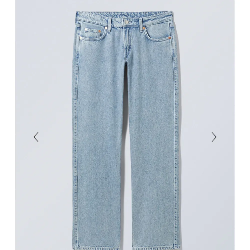 Ett par lågmidjade jeans ifrån Weekday. Köpta längesedan och är knappt använd! . Jeans & Byxor.