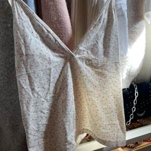 Linne - Gulligt linne säljer då jag har växt ur de.