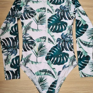 Baddräkt. långärmad. - Ny baddräkt till salu. (För surfing eller kitesurfing)