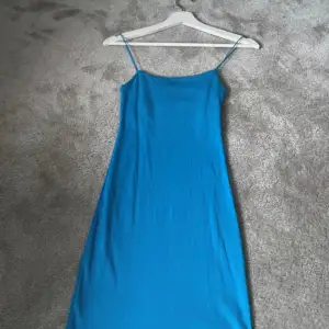 Säljer min klänning från zara pga att den ej kommer till användning!💓 Defekt visas på andra bilden