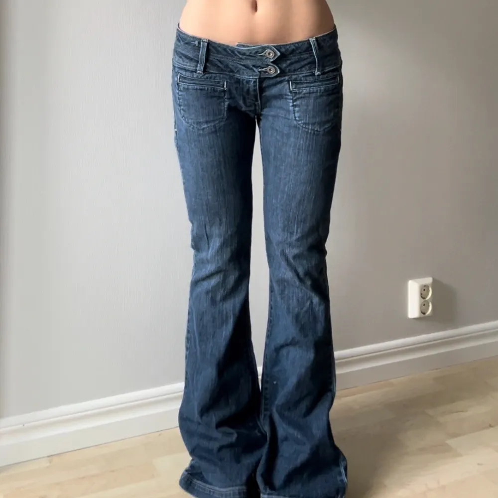 Midjemått tvärsöver 38cm Innerbenslängd 84cm💞. Jeans & Byxor.