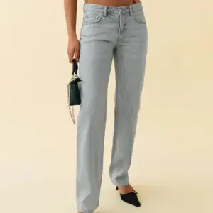 Säljer dessa gråa jeans från gina tricot💕 Skriv för fler bilder