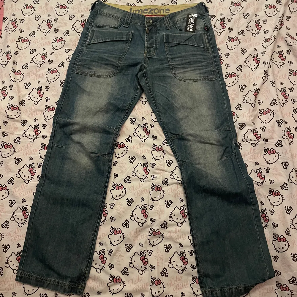 Aldrig använt dom själv men dom är köpt secondhand så dom e lite slitna längst ner. Jeans & Byxor.