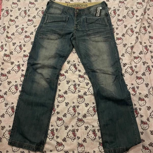 Baggy retro vintage grunge jeans  - Aldrig använt dom själv men dom är köpt secondhand så dom e lite slitna längst ner