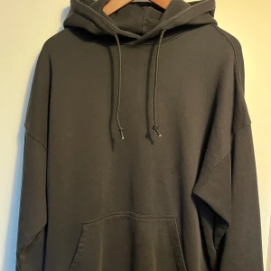 Studio to tal Hoodie  - Studio to tal Hoodie storlek M, skick 10/10 väldig fin och väldig bra passform