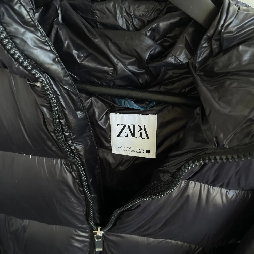 Zara jacka i storlek s. Den är både rökfri och djurfri. Finns att hämta i malmö men går även att skicka. . Jackor.