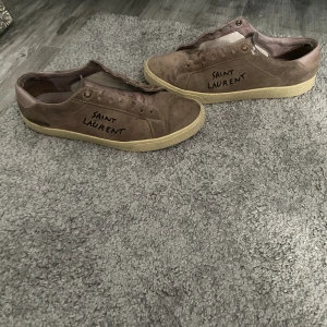 Saint laurent  - Fint skick Strl: 42 Boxen följer med