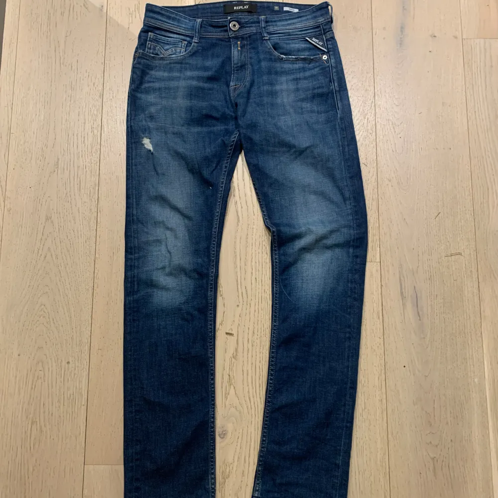 Säljer dessa replay jeans i modellen rocco | storlek 30/34 kom pm för fitpic!. Jeans & Byxor.