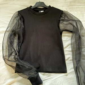 Organzatopp, Hm - Jättefin topp med ”organza” ärmar från HM