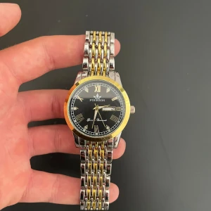 Fourron klocka - Perfect skick nästan helt o använd.  Kontakta för mer info…