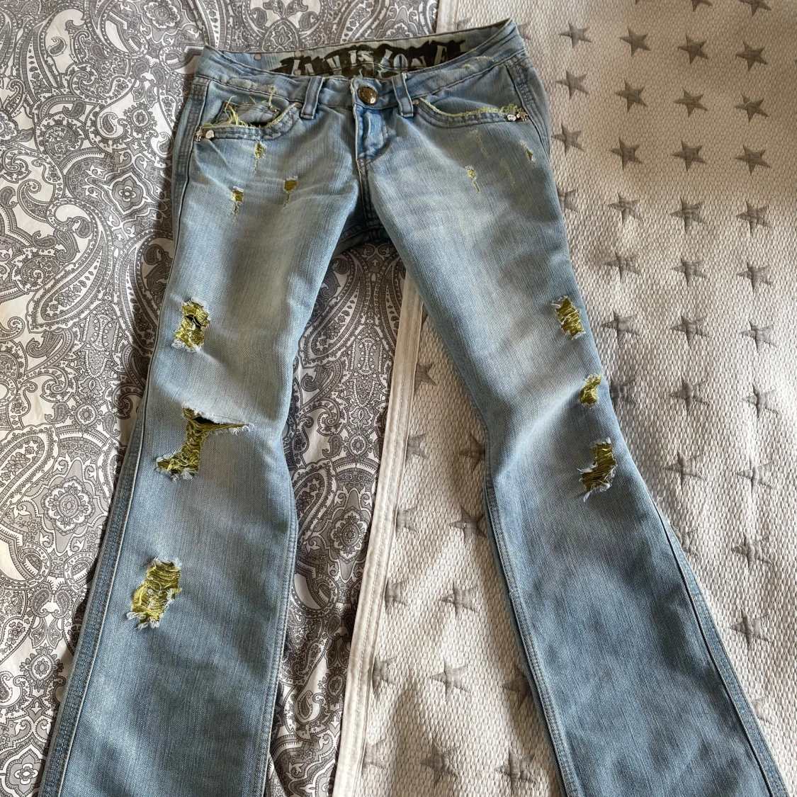 Bootcut Jeans med detaljer  - 90