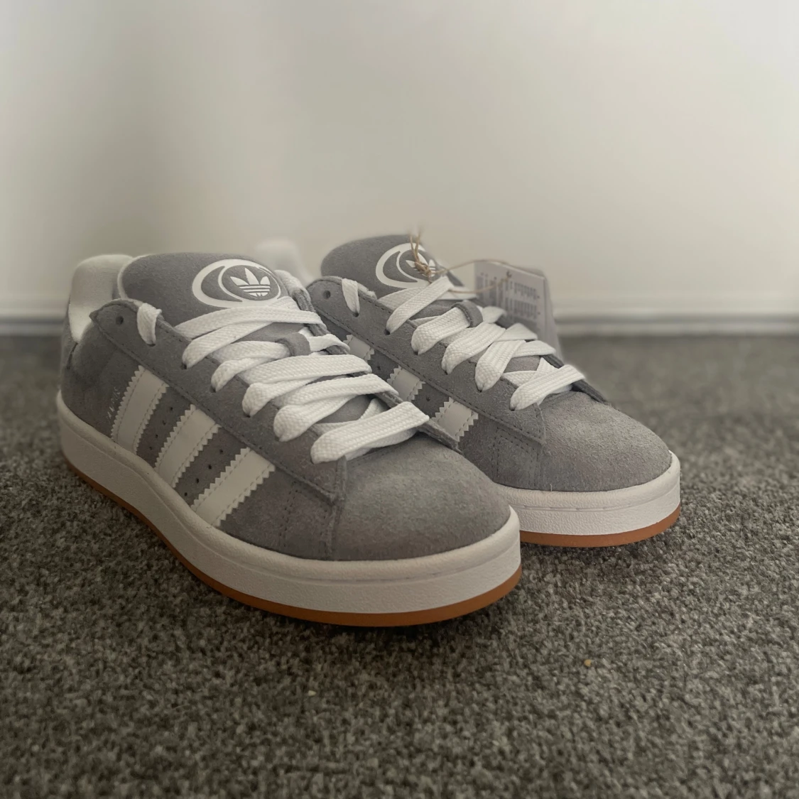 Gråa Adidas Campus 00s J