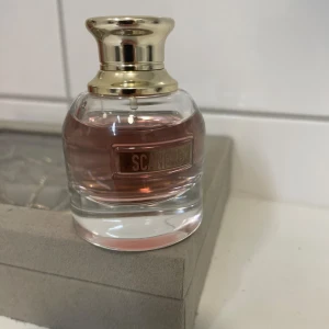 Scandal jean paul parfym - Endast använd fåtal gånger. Nypris 650