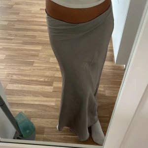 Kjol - Säljer denna supersnygga kjolen ❣️