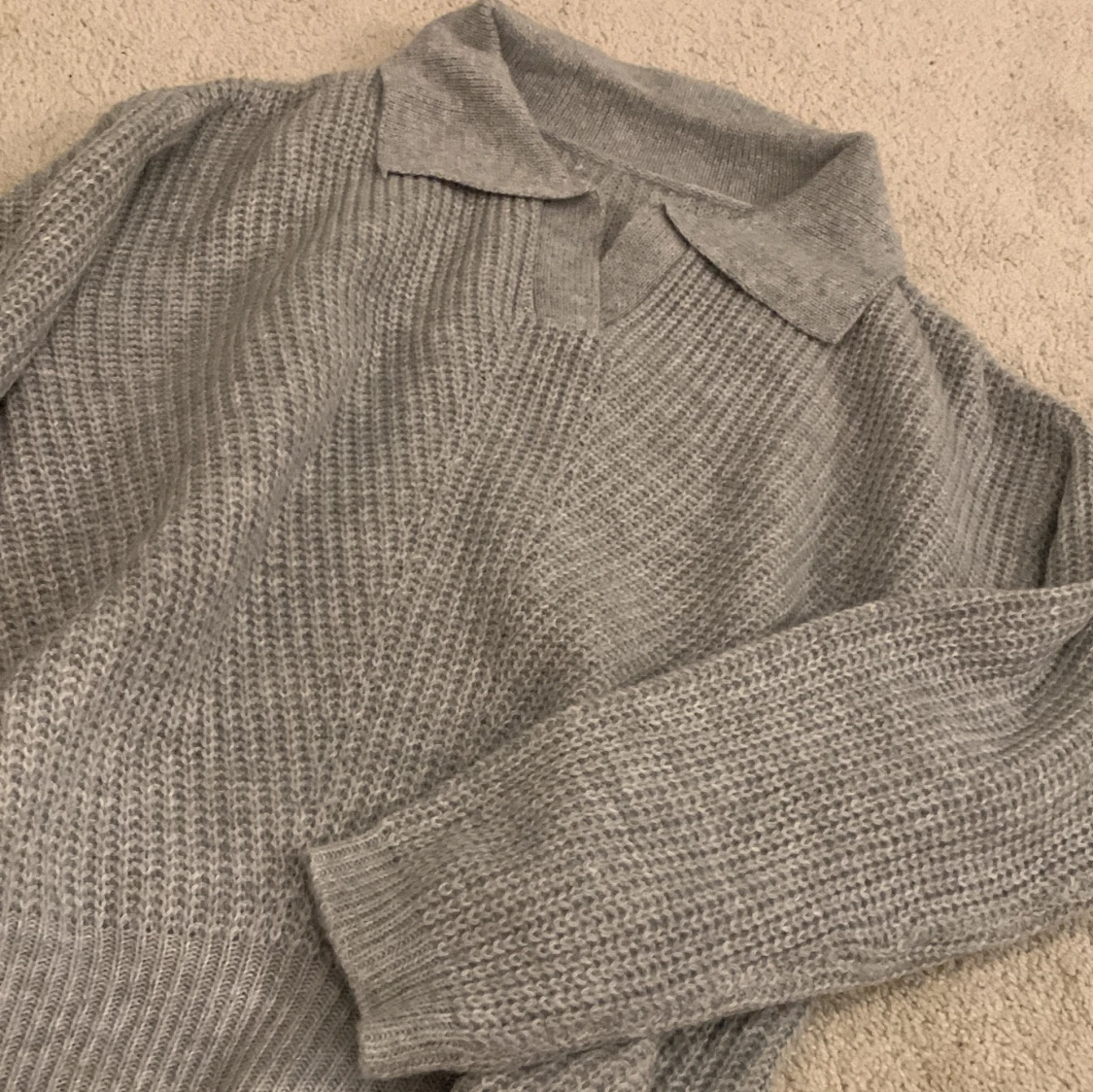  helt oanvänd stickad tröja, superfin men har inte kommit till användning. - 91