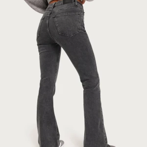 Gina Tricot Low Waist jeans - Ett par jeans från Gina Tricot, Low waist. Gråa. Knappt använda. 400kr