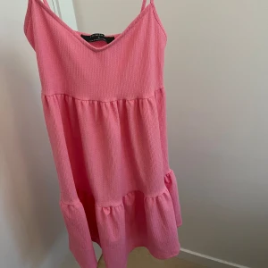 Klänning - Rosa klänning, oanvänd