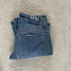 Dondup George jeans - Hej, Säljer nu mina super snygga dondup jeans som är i modellen "george".Jeansen är i storlek 30 men passar större. Jag på bilden är ungefär 180 och väger 68kg. Nypris ~ 3000kr mitt pris 1250kr. Hör av er vid frågor eller funderingar! 🤝🏻