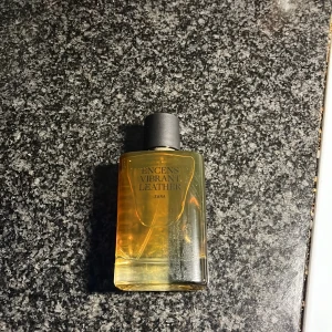 Parfym  - Från zara helt oanvänd 