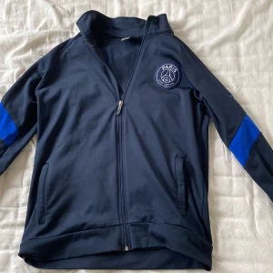 Psg tröja - Säljer psg tröja bra skick vet ej om den är äkta.