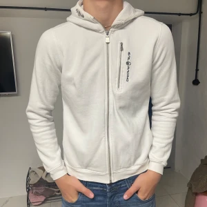 Sail racing kofta - Säljer nu en sailracing kofta som är i bra skick