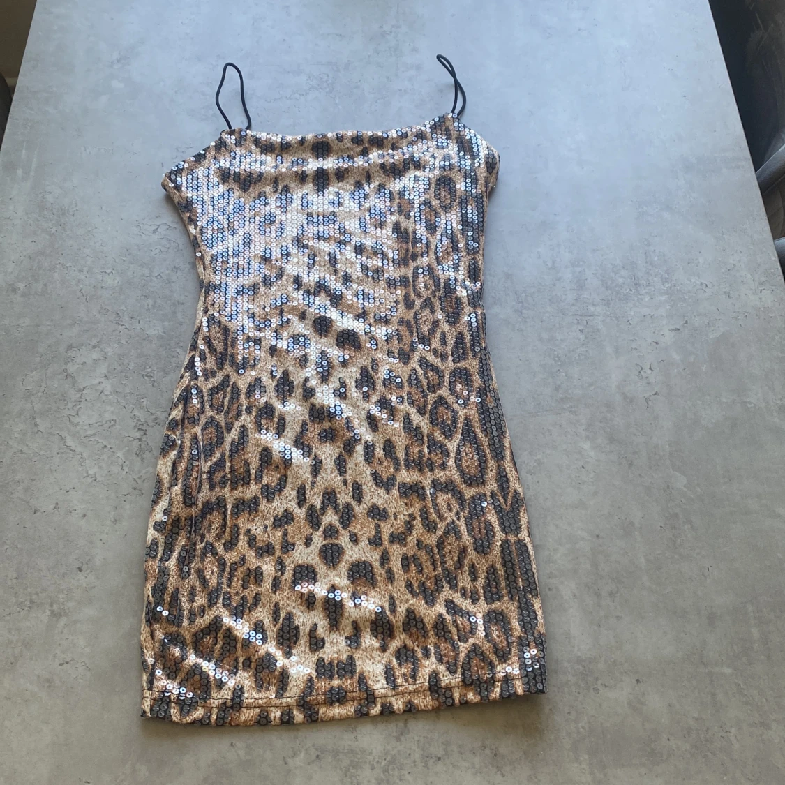 Kort leopard klänning