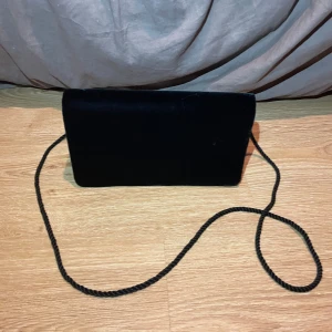 Svart Väska - sparsamt använd