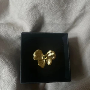 Theresa ring rostfri  - 45kr/st, i Ion plated rostfritt stål 304,  finns flera i lager😊 kolla gärna in min instragram där jag främst sköter försäljningen 🤍 fler liknande smycken hittar ni på min sida 🥰