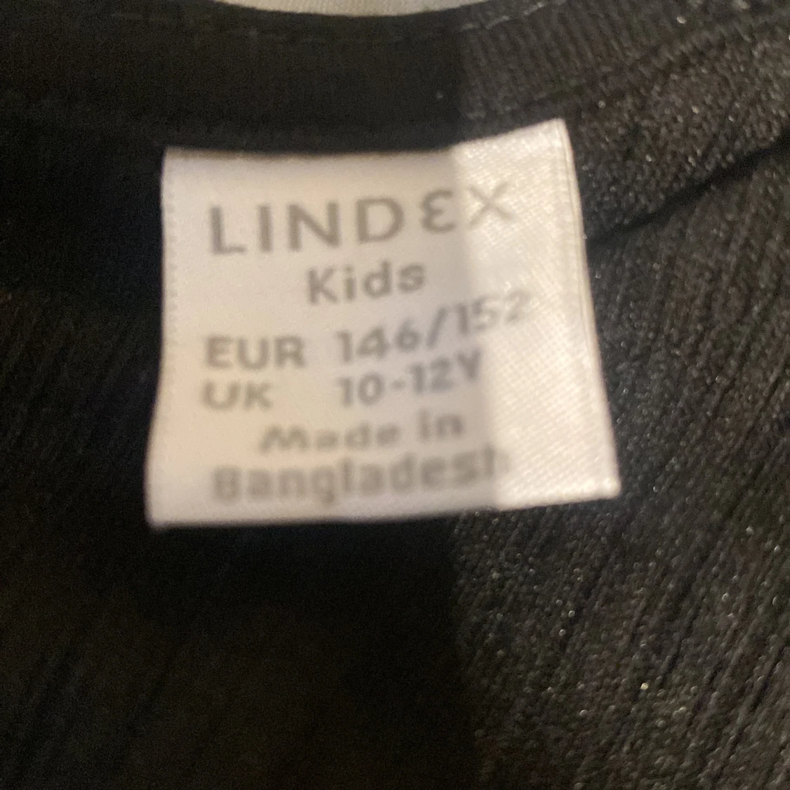 Fin svart ribbad långärmad tröja - 92