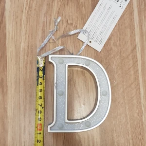 Lysande bokstav "D" - Lysande bokstav "D"