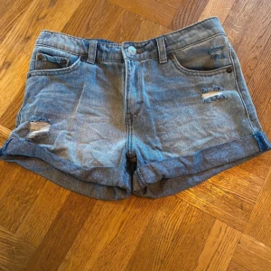 Jeansshorts  - Bra skick på jeansshorts stl 158 men passar nog xxs 