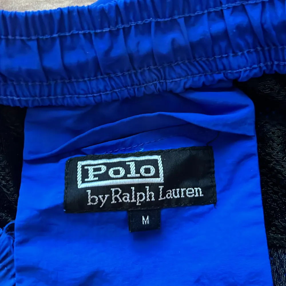 Ralph lauren badbyxor i mycket bra skick, använda fåtal gånger, storlek M, billigare vid smidig affär. Shorts.