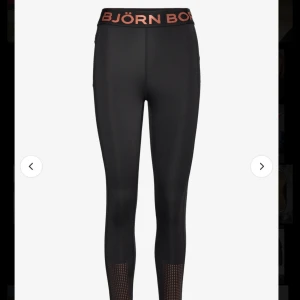 Träningstights - Fina byxor från Björn Borg, hela och i fint skick. Kan skicka egna bilder💕