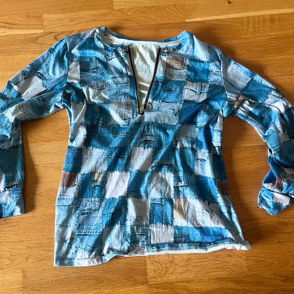 Somrig långärmad tröja/t-tröja med dragkrdja - 90