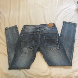 Vintage Jeans - As fräna jeans, väldigt unika tycker jag🤩Säljs för att jag inte använder sånna jeans längre! 