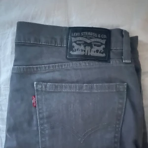 LEVIS JEANS - bra skick nästan inga tecken på användning för endast 250kr priset kan diskuteras