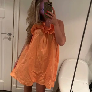 Ornage hm klänning  - Lånad bild💗 Plagglängd: 66cm