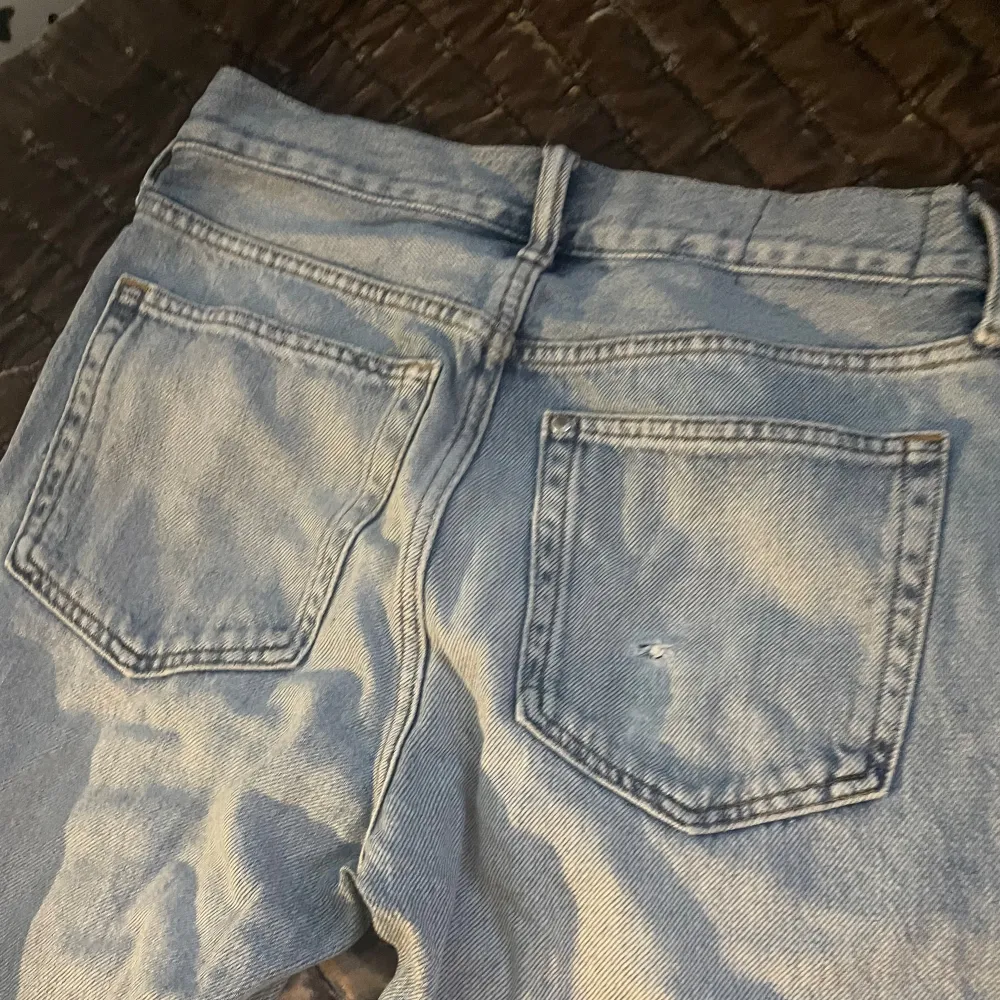 Nästan oanvända köpte för 2 år sen gillade inte passformen lite för Skinny för min smak . Farkut & Housut.