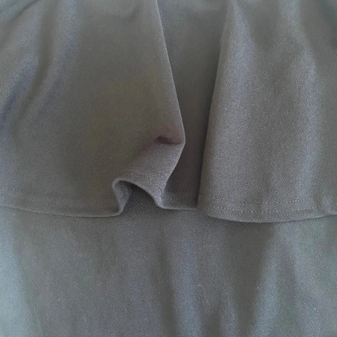 Svart off-shoulder body - 90