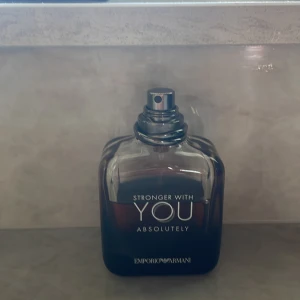 Swy absolutely  - Ungefär 30ml kvar av denna vackra parfym som är den bästa i linjen om jag får säga det själv 