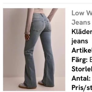 Low waist jeans  - Ljusblå lågmidjade bootcut jeans från Nelly