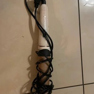 Locktång  - Locktång från remingtong som jag inte använder! Nypris 450kr säljer för 299kr! Skriv för fler frågor eller bilder:)