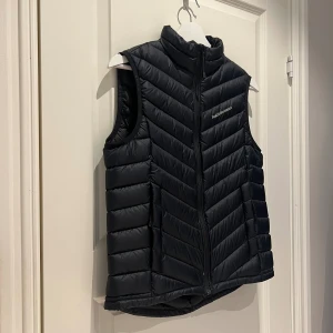 Peak Performance väst - Inte kommit till användning, som ny. Storlek S. Inköpspris 1 999. Mitt pris 799.